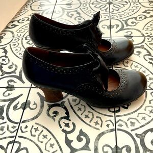 Women’s Naya heeled Mary Jane shoe Size 9